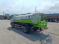 Camion balayeuse/arroseuse Dongfeng 4x2 de 6 mètres cubes / Camion arroseur d'eau potable
