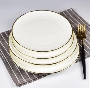 Assiettes en Céramique Blanches de Chine, Tailles Variées (6, 8, 10, 12 Pouces), Bord Doré, Vente en Gros - Product Image 1
