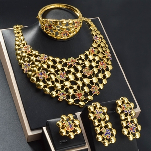 Ensemble de bijoux modernes en or 18 carats avec collier, boucles d'oreilles, bracelet et bague, coffret cadeau de luxe complet pour femmes - Product Image 3