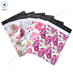 Correo de burbujas de polietileno adaptable con tira autoadhesiva Material impermeable a prueba de humedad Tamaños personalizados para diversos productos - Product Image 1