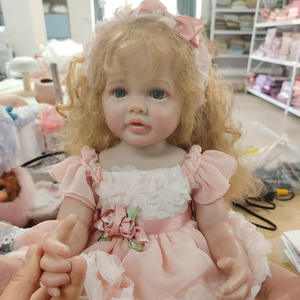 22 인치 다시 태어난 아기 인형 소프트 터치 멀티 레이어 손으로 그린 손 뿌리 머리 핑크 원피스 금발 머리 소녀 다시 태어난 아기 인형 - Product Image 1