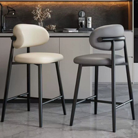 Tabouret de bar en cuir de style simple du fabricant, avec dossier rembourré souple, hauteur optionnelle 65 cm ou 75 cm, pour usage intérieur