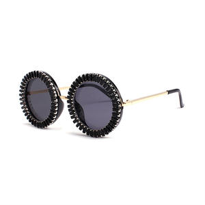 Venta al por mayor <span class=keywords><strong>de</strong></span> gafas <span class=keywords><strong>de</strong></span> sol con montura personalizada y diamantes <span class=keywords><strong>de</strong></span> imitación para hombres y mujeres, montura dorada con <span class=keywords><strong>lentes</strong></span> UV400, accesorio glamuroso para vestido <span class=keywords><strong>de</strong></span> fiesta y club nocturno - Product Image 2