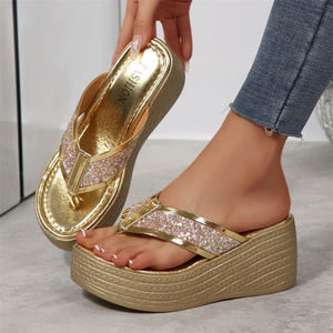 Sandalias <span class=keywords><strong>de</strong></span> cuña doradas con clip para mujer, sandalias <span class=keywords><strong>de</strong></span> <span class=keywords><strong>plataforma</strong></span> con correa trenzada a la moda, sandalias <span class=keywords><strong>de</strong></span> verano con suela gruesa, <span class=keywords><strong>chanclas</strong></span> <span class=keywords><strong>de</strong></span> <span class=keywords><strong>playa</strong></span> - Product Image 1