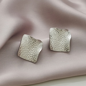 Pendientes Geométricos Cuadrados con Placa de Oro de 18K, Hipoalergénicos, Nueva Moda, Joyería para Mujer, Acero Inoxidable, Resistentes a los Arañazos - Product Image 5