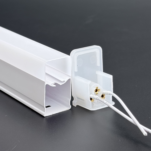 Use High Luminous Efficacy T5 T8 LED Plastic IP65 Waterproof Extrusion Linear Light Eco-Friendly Easy Installation Light Covers