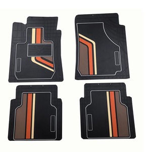 2024 Protection contre les intempéries Basics 4 pièces universel Premium caoutchouc <span class=keywords><strong>août</strong></span> Auto tapis universel tapis de sol de voiture - Product Image 2