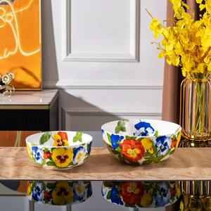 Ensemble de 2 bols à salade en porcelaine européenne écologique de luxe, motif végétal sous glaçure, vaisselle de mariage florale - Product Image 1