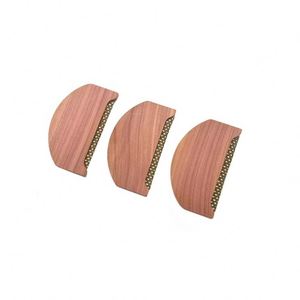 Removedor de Bolitas de Suéter de Madera de Cedro con Logotipo Personalizable, Peine para Tejidos y Cachemira - Product Image 1