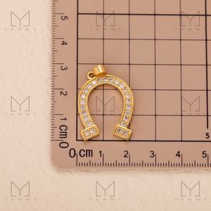 Pendentifs à breloques en laiton plaqué or 18K fer à cheval en zircon cubique exquis Charms de cheval en laiton occidental pour la fabrication de bijoux - Product Image 5