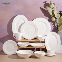 Assiettes en céramique blanches unies avec logo personnalisé, bord festonné, en porcelaine fine, pour cadeau de mariage, vente en gros