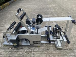 Machine d'étiquetage semi-automatique de table à écran tactile pour bouteilles cosmétiques en verre/métal - Product Image 3