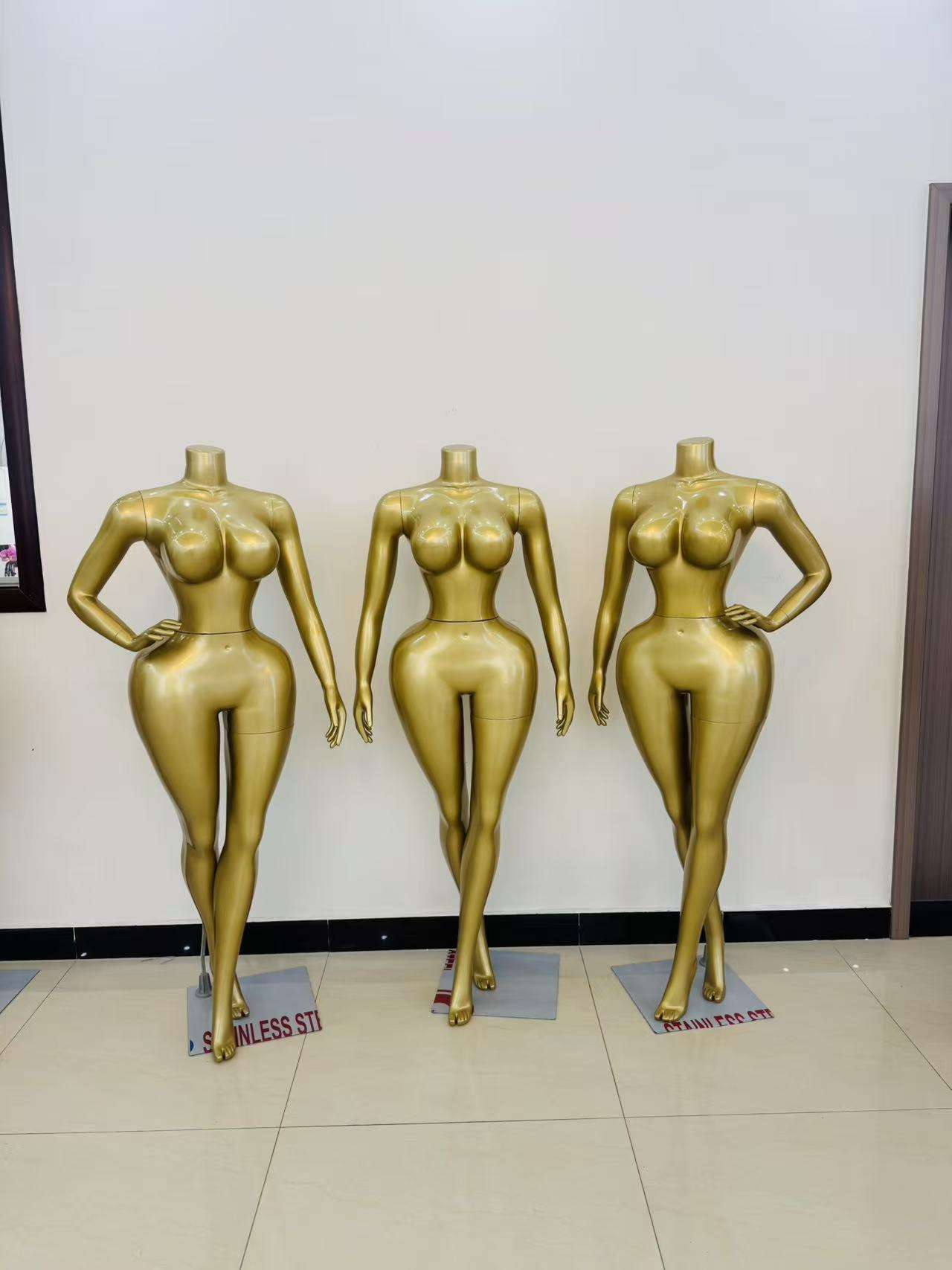 Peinture dorée avec bras