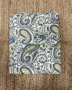 Tela Ligera Estampada Floral Hecha a Mano con Técnica de Bloques para Ropa, Edredones, Bufandas, Vestidos, Cortinas y Fundas - Product Image 4