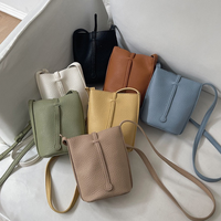 Peiuqan Nouveau sac bandoulière grande capacité en cuir souple, sac vertical pour téléphone portable, mini sac à bandoulière de couleur unie