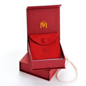GLAMPKG Juego de Bolsas de Microfibra de Lujo, Caja Magnética Plegable Roja con Cierre con Logotipo Dorado para Empaque de Regalos de Joyería - Product Image 2