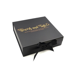 Boîte cadeau personnalisée à couvercle rabattable, doublure en satin rose, ensemble de soins de la peau, emballage en papier - Product Image 2