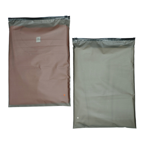 Cierre de cremallera personalizado con impresión serigráfica, acabado mate esmerilado, biodegradable, de PE/EVA, reciclable, color personalizado, para ropa y prendas de piel. - Product Image 1
