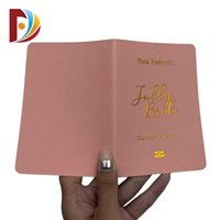 Libreta Cosida con Forma de Pasaporte en Cuero PU Rosa con Textura Cruzada Personalizada, Estampado en Lámina Dorada, Recuerdo de Boda para Novia