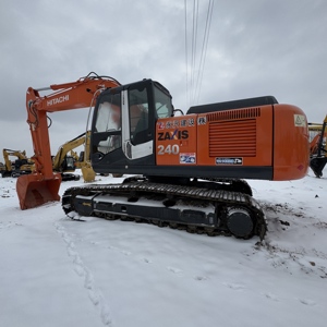 Excavadora de cadenas Hitachi ZX240LC 24T con motor Isuzu, 132 kW de potencia, capacidad de cazo de 1.2-1.4 m, bomba de engranajes, ideal para sitios urbanos estrechos, 2024 - Product Image 1