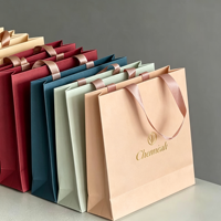 Tas Kartu Putih Mewah Ringan yang Tahan Lama dan Dapat Didaur Ulang dengan Logo dan Embossing Kustom, Daya Tahan Kuat hingga 9kg untuk Pakaian