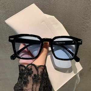 Lunettes de soleil carrées vintage, effet amincissant, design sans maquillage, tendance, pour hommes et femmes - Product Image 3