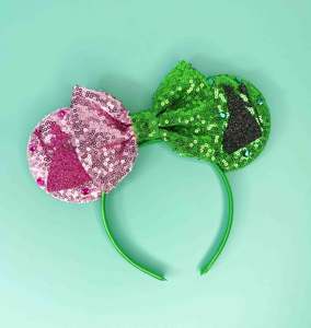 Diadema Navideña con Orejas de Ratón y Lazo Verde y Rojo con Lentejuelas, Accesorio para el Cabello para Niños, Decoración para Fiestas Navideñas - Product Image 2