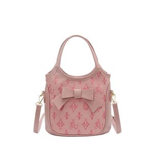2025 Model Women's Casual Tote Handbag with Geometric Print Magnetic Closure PU Material Anti-Theft & Durable Design - Product Image 4