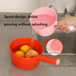 Louche à eau multi-usage en plastique PE de qualité alimentaire, épaissie, résistante aux chutes, avec bec verseur et poignée antidérapante - Product Image 1