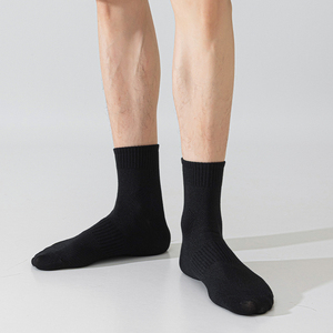 Chaussettes de sport professionnelles en gros à compression moyenne, antibactériennes, pour la course à pied, l'alpinisme, le basketball et l'entraînement en extérieur pour hommes - Product Image 5