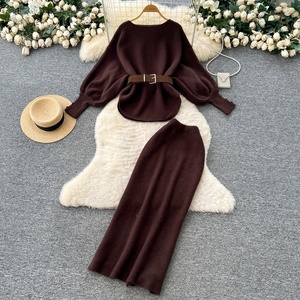 طقم نسائي كاجوال من قطعتين: بلوزة بأكمام طويلة وتنورة محبوكة عالية الخصر، ملابس بالجملة - Product Image 2