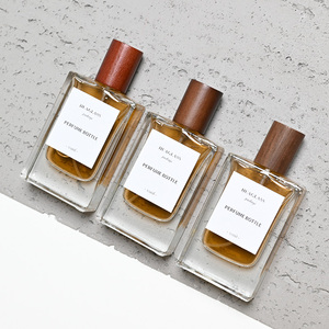 Flacon de parfum vide en gros à bas <span class=keywords><strong>prix</strong></span> 30ml 50ml 100ml avec pulvérisateur à sertir, brume fine longue durée et capuchon en bois - Product Image 4