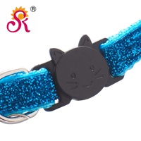Collier durable et élégant à boucle de sécurité en forme de tête de chat, couleur unie, avec clochette pour chats et chiens, utilisation extérieure, matériau PP