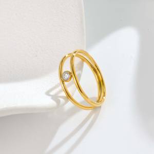 Bague unisexe en acier inoxydable plaqué or 18 carats avec triple bande entrelacée et zircon unique - Forme de bande fine, style quotidien, luxe léger et élégant - Product Image 1