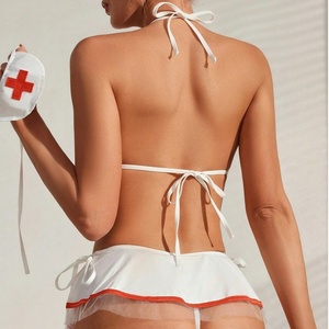 Ensemble <span class=keywords><strong>de</strong></span> lingerie sexy d'infirmière - Costume <span class=keywords><strong>de</strong></span> jeu <span class=keywords><strong>de</strong></span> rôle d'Halloween 2 pièces ajouré ODM, bralette triangle blanche, motif cœur rouge médical - Product Image 2