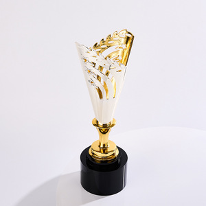 Nouveau trophée en cristal blanc trophée <span class=keywords><strong>de</strong></span> prix d'hôte <span class=keywords><strong>de</strong></span> concours <span class=keywords><strong>de</strong></span> <span class=keywords><strong>chant</strong></span> <span class=keywords><strong>de</strong></span> musique d'oreille <span class=keywords><strong>de</strong></span> <span class=keywords><strong>blé</strong></span> en métal creux <span class=keywords><strong>de</strong></span> haute qualité - Product Image 4