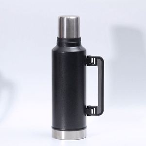 Bouteille isotherme de sport en acier inoxydable avec poignée, 1,0 L, 1,4 L, 1,9 L, durable - Product Image 1