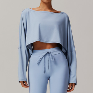 Haut court de luxe pour femmes, idéal pour la gym, le fitness et le yoga – Doux, ample, à manches asymétriques et épaules dénudées pour femme - Product Image 2