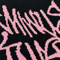Bonnet en tricot noir avec motif graffiti rose, chapeau d'hiver doux à maille fine, couvre-chef chaud pour un usage quotidien