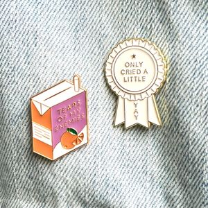 Diseña tus propios pines de metal personalizados con esmalte suave, insignias para ropa, sombreros, broches de dibujos animados, regalos promocionales. - Product Image 1