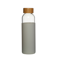 Botol air kaca borosilikat tinggi 2024 ml, produk baru 500ml dengan tutup bambu pelindung lengan silikon