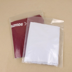 Sacs en plastique PE imperméables personnalisés en gros avec symboles d'avertissement, recyclables et écologiques pour l'emballage de vêtements et de supermarchés - Product Image 3