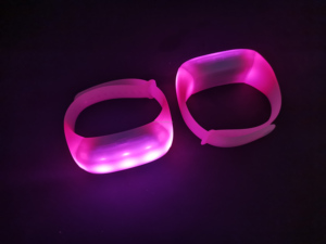 Impression de logo personnalisé 11LEDs DMX 512 Télécommande Radio Bracelet LED pour l'obtention du diplôme du Ramadan et les grands concerts en 2024 - Product Image 5