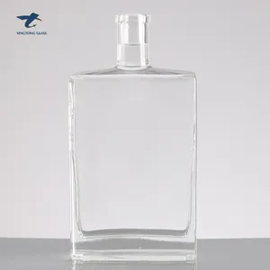 Vendi mini bottiglia di vetro vuota di lusso a forma di triangolo 200ml 750ml di teschio di vino per gin whisky vodka tequila con tappo