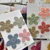 Prix usine coloré Crochet fleurs Applique tricot coton broderie petit 3D décoration florale Patch pour pull vêtements