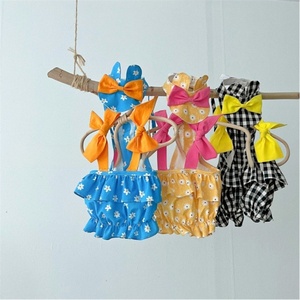 Robe camisole à carreaux pour animaux de compagnie avec bretelles à nœud papillon + Ensemble chapeau assorti – Vêtements mignons pour petits et moyens chiens et chats - Product Image 2