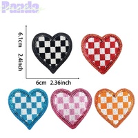 Parches de tablero de ajedrez de corazón de amor rojo y rosa hechos a mano, insignias bordadas de hierro para el Día de San Valentín para ropa y sudaderas