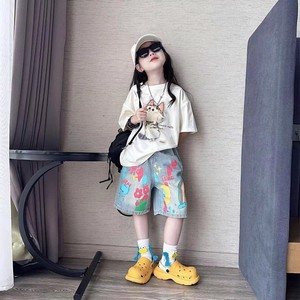 Set di Abbigliamento per Ragazze Adolescenti Estate 2026, T-shirt Nera e Rosa con Patch a Maniche Corte + Pantaloncini in Denim Stampati, Set 2 Pezzi - Product Image 6