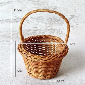 Cesto portaoggetti in rattan all'ingrosso per decorazione, mini cesto regalo per bambini, cesto portafiori marrone <span class=keywords><strong>bianco</strong></span> in <span class=keywords><strong>vimini</strong></span> di plastica fatto a mano - Product Image 4