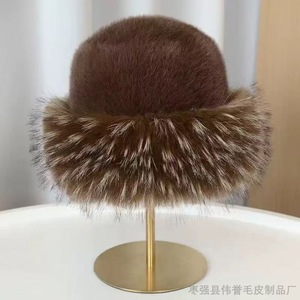 Nouveau chapeau mongol en peluche transfrontalier, chaud en hiver, en fausse fourrure de vison, élégant, avec protection pour les oreilles - Product Image 1